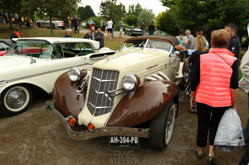 Illustration for article titled Classic British Welcome Photos (Le Mans Carshow)
